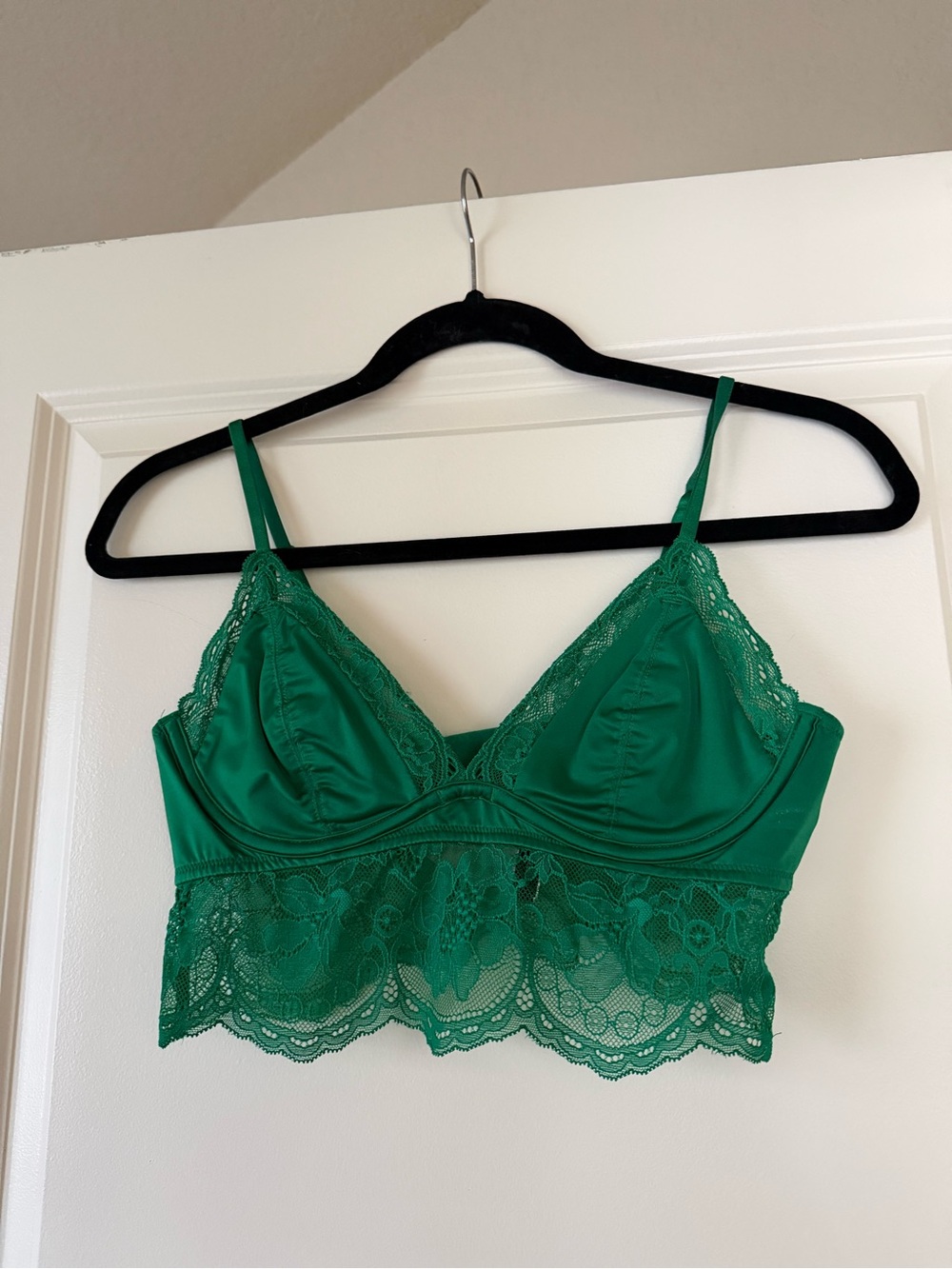 Victoria's Secret Emerald Green Lace Longline Bralette with Scallop Hem